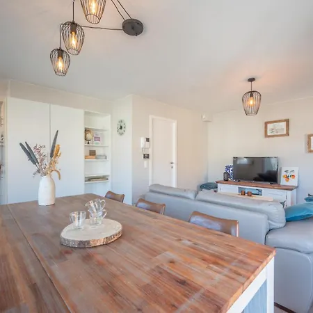 Apartment Bright Penthouse With Sunny Terrace Near