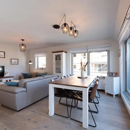 Bright Penthouse With Sunny Terrace Near Apartamento