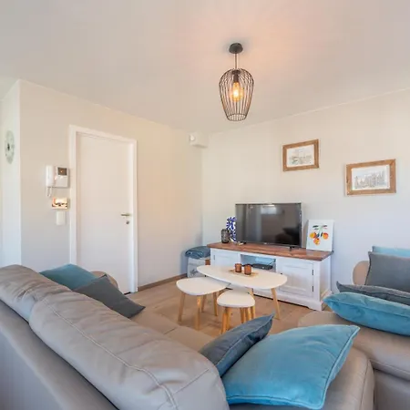 Apartamento Bright Penthouse With Sunny Terrace Near